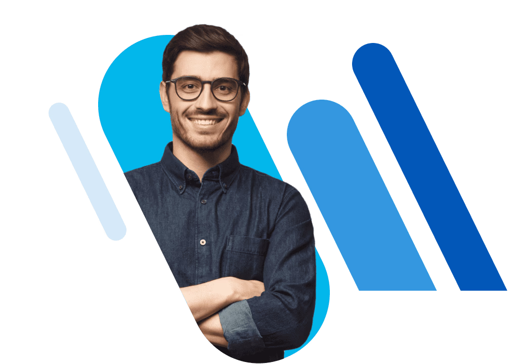 Lächelnder junger Mann mit Brille